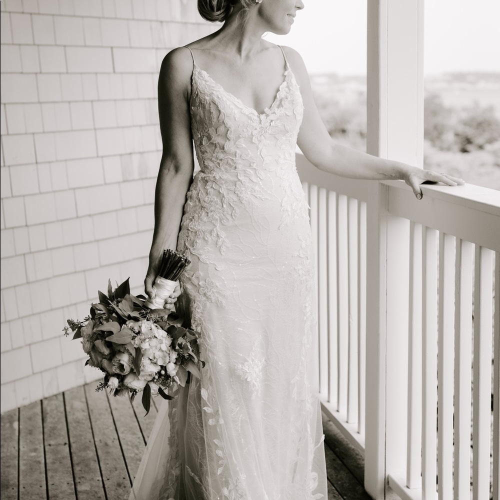 Madi Lane Honor gown -worn once and cleaned /altered size 8